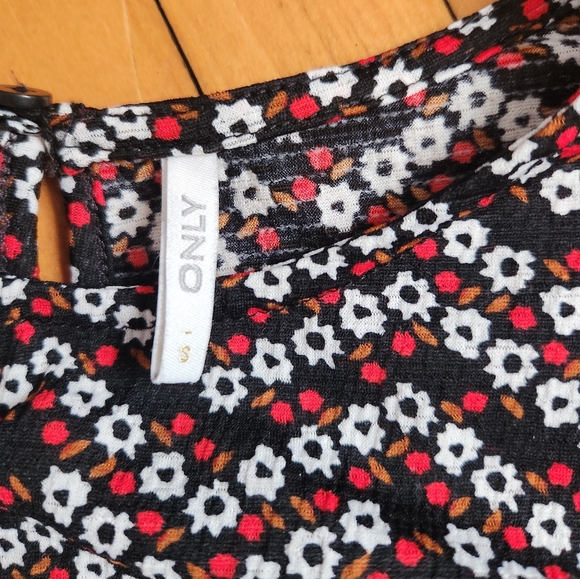 Floral blouse with puff sleeve detail, size s - Picture 3 of 7